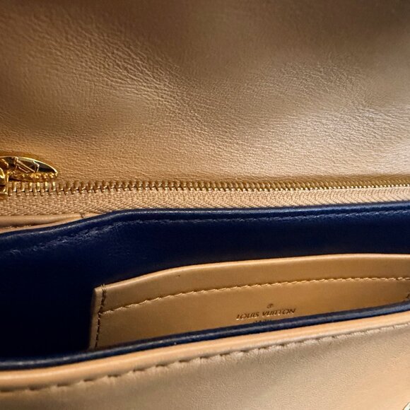 Louis Vuitton Coussin Pochette – Monogram Lambskin Chain Bag in Camel - Picture 3 of 9